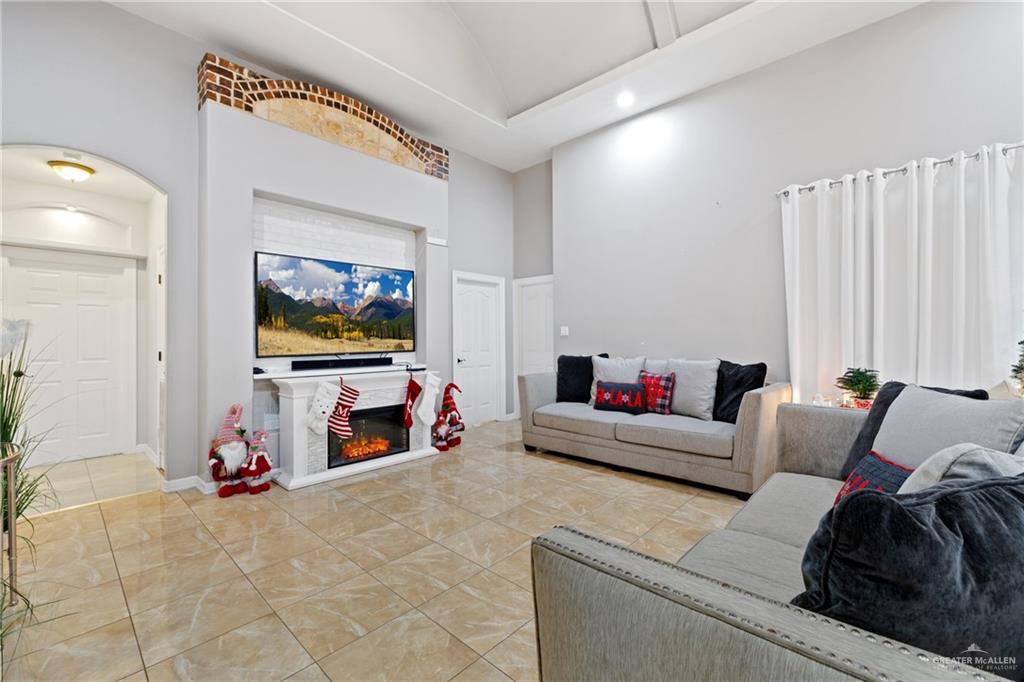 1112 Brenda Lane, San Juan, Texas image 7