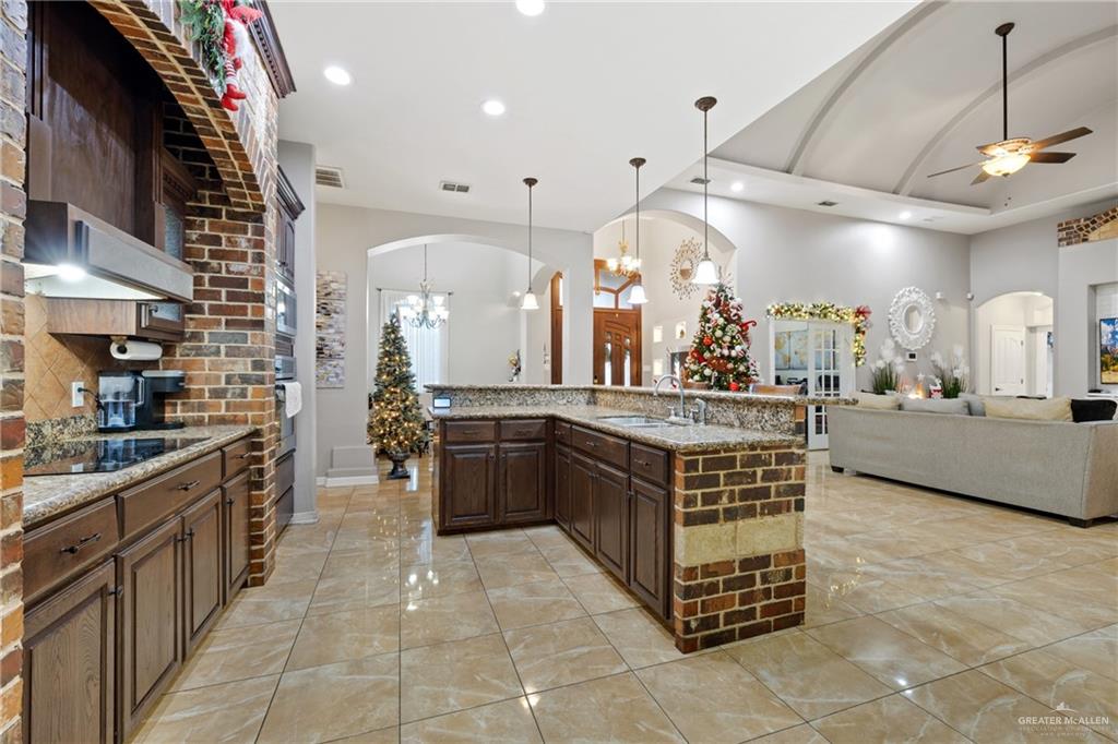 1112 Brenda Lane, San Juan, Texas image 5