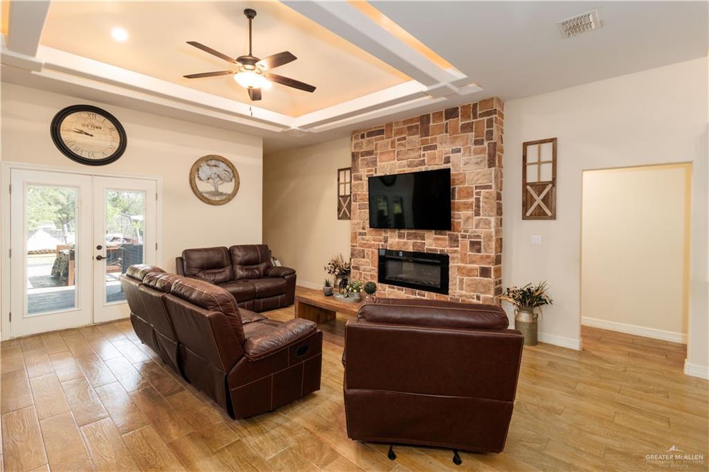 817 Diego Drive, Mercedes, Texas image 4