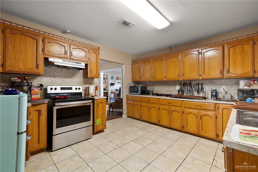 3721 N Veterans Boulevard, Pharr, Texas image 9