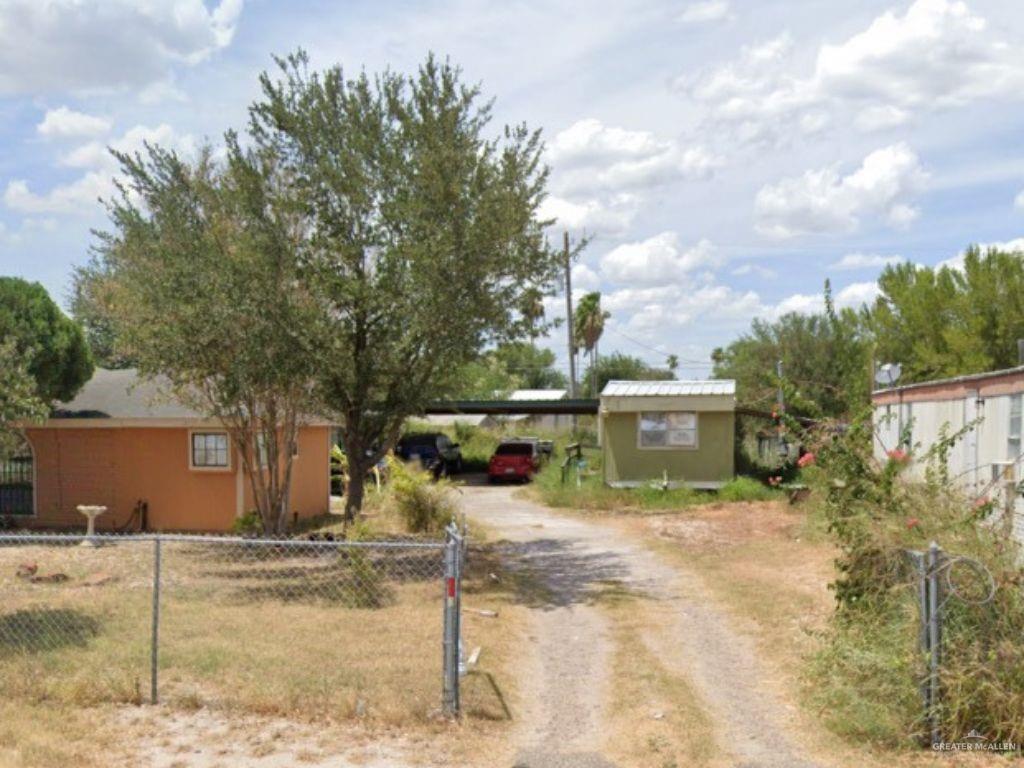 243 W Huisache Street, Rio Grande City, Texas image 2