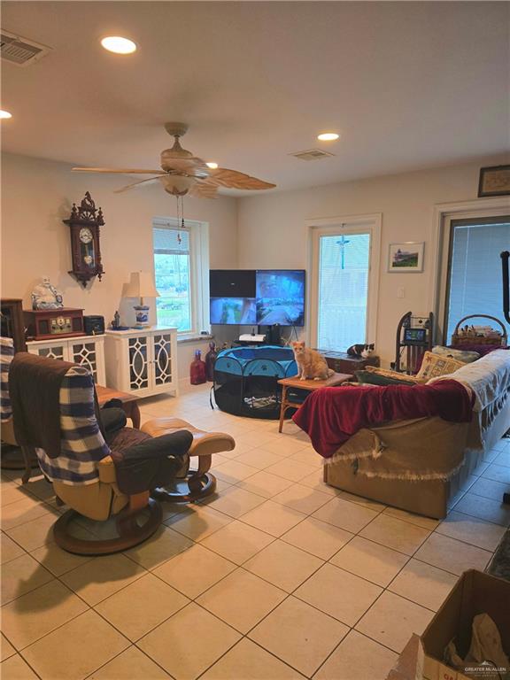 909 Trout Avenue, Port Isabel, Texas image 2