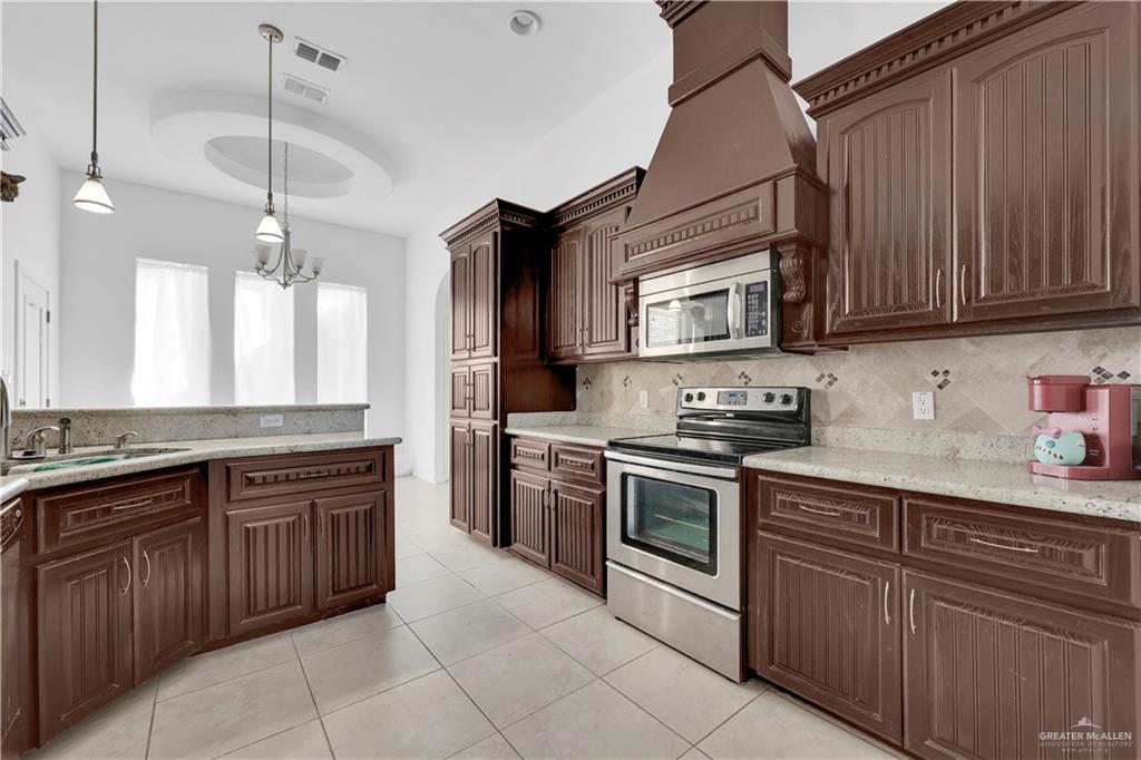 1301 Grosbeak Drive, Pharr, Texas image 3
