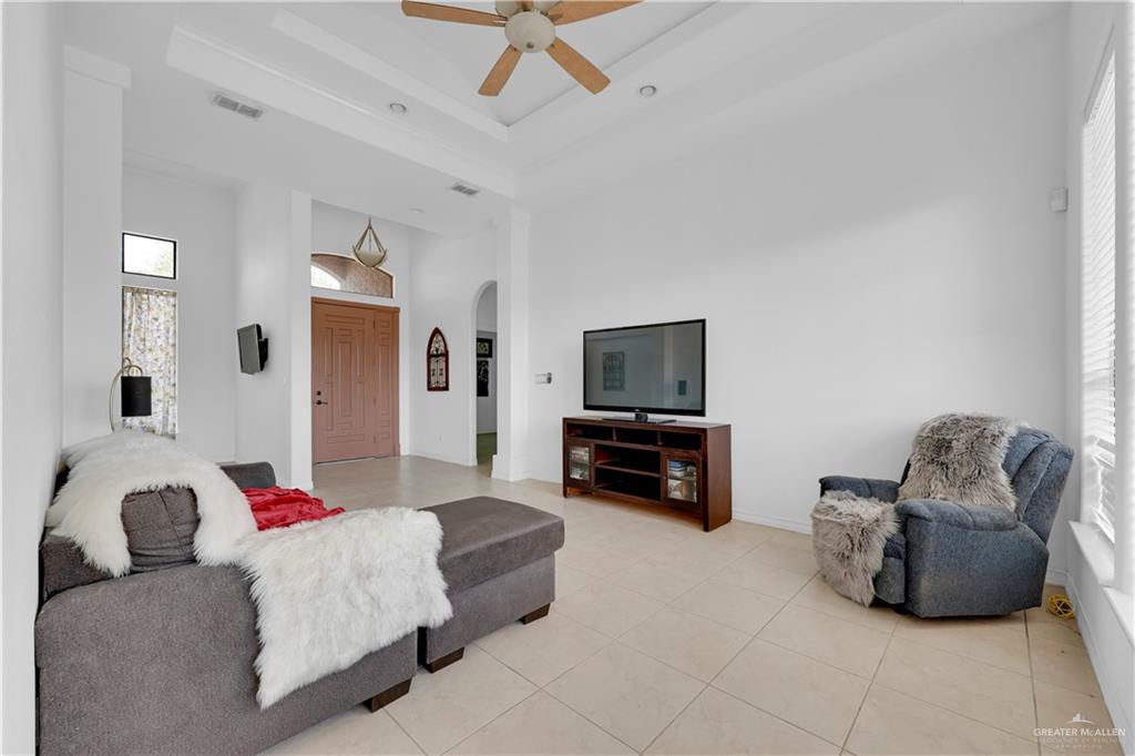 1301 Grosbeak Drive, Pharr, Texas image 9