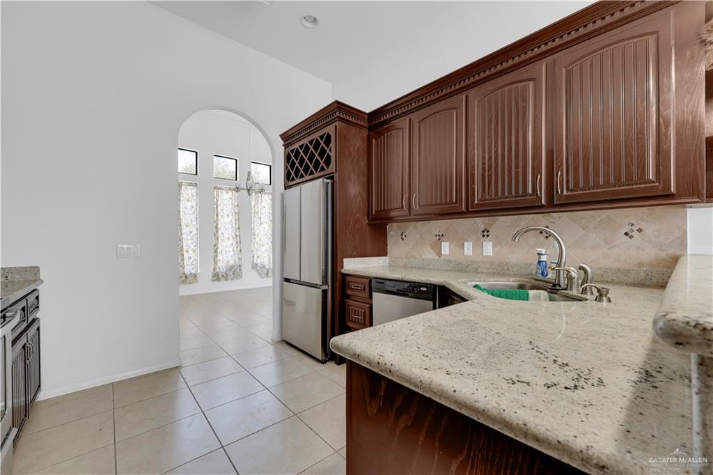 1301 Grosbeak Drive, Pharr, Texas image 5