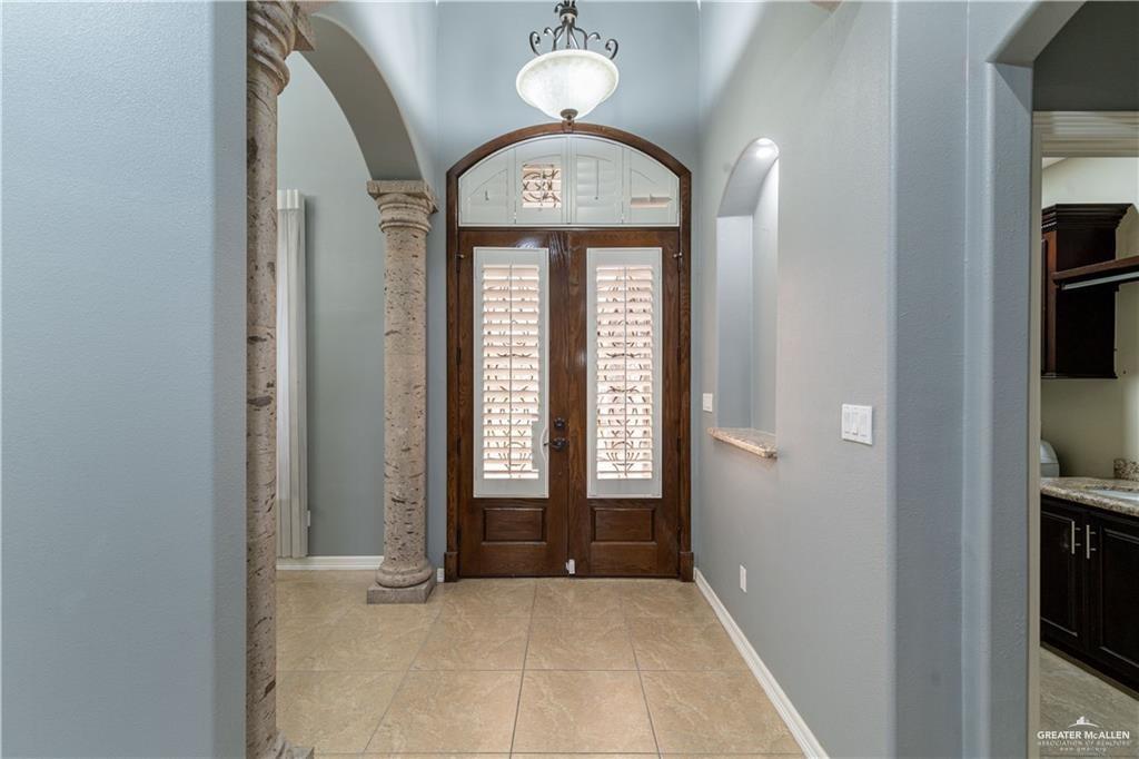 3222 S 5th Lane, McAllen, Texas image 2