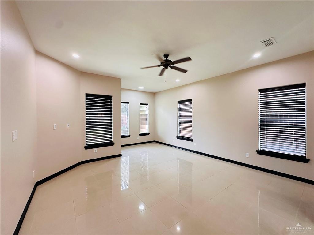 3106 Salvador Avenue, Edinburg, Texas image 9