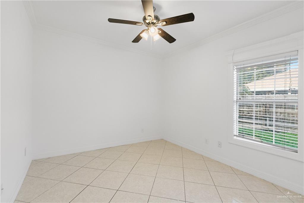 302 W Sugarcane Drive, Weslaco, Texas image 8