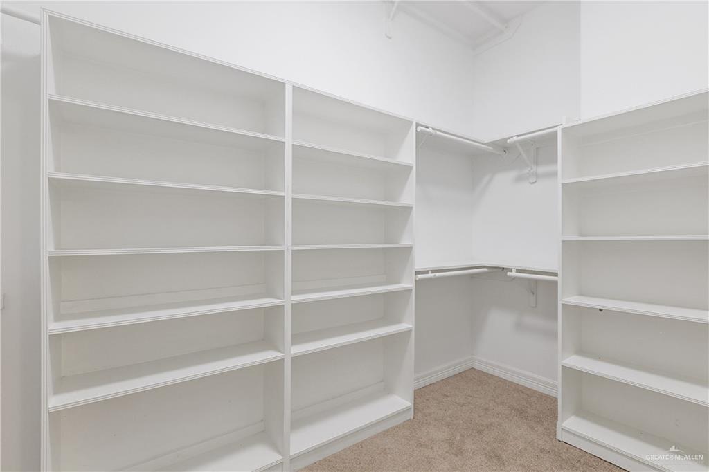 302 W Sugarcane Drive, Weslaco, Texas image 3