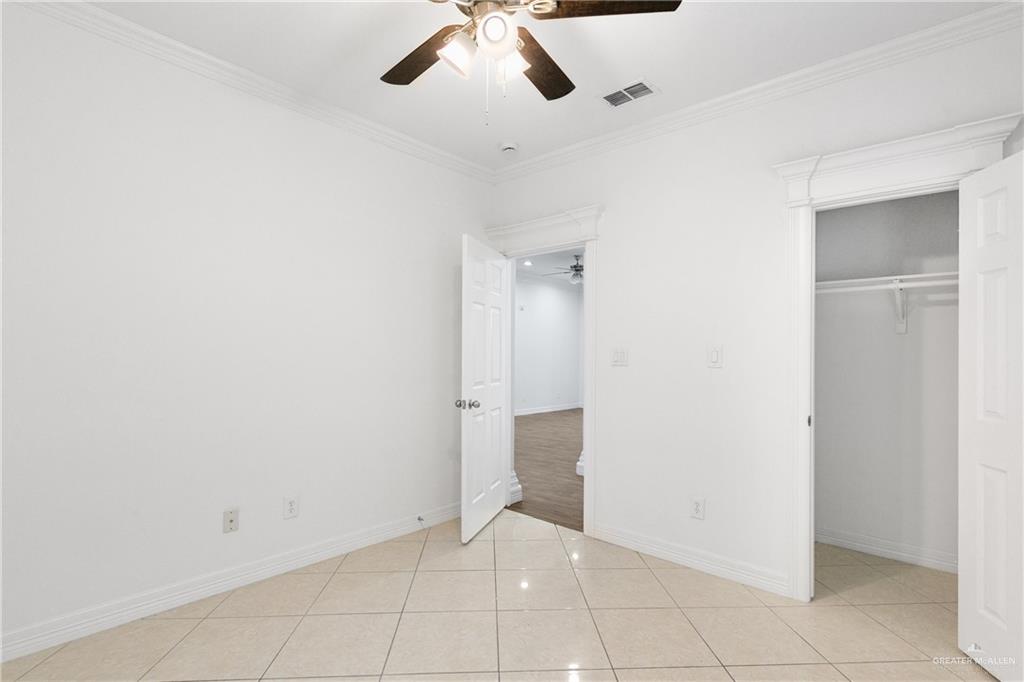 302 W Sugarcane Drive, Weslaco, Texas image 9