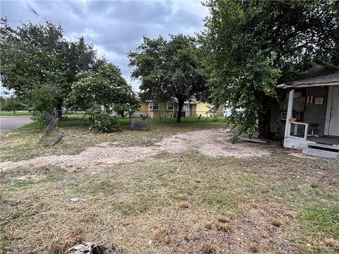 Vacant Land For Sale - 412 W Adams Avenue<br/> Alton, TX 78573