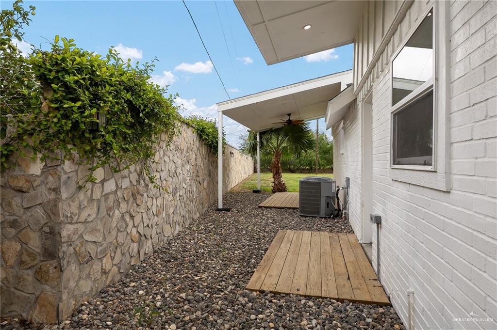 12304 Lakeview Drive, Edinburg, Texas image 35