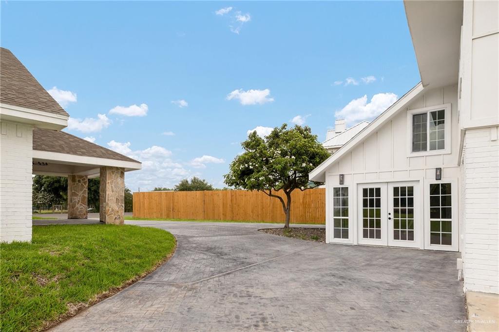 12304 Lakeview Drive, Edinburg, Texas image 34