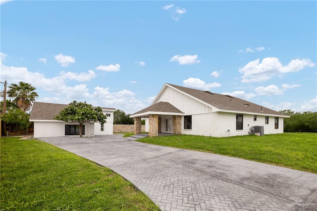 12304 Lakeview Drive, Edinburg, Texas image 1