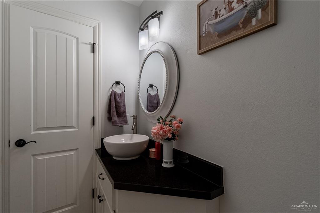 2715 N 44th Lane, McAllen, Texas image 7