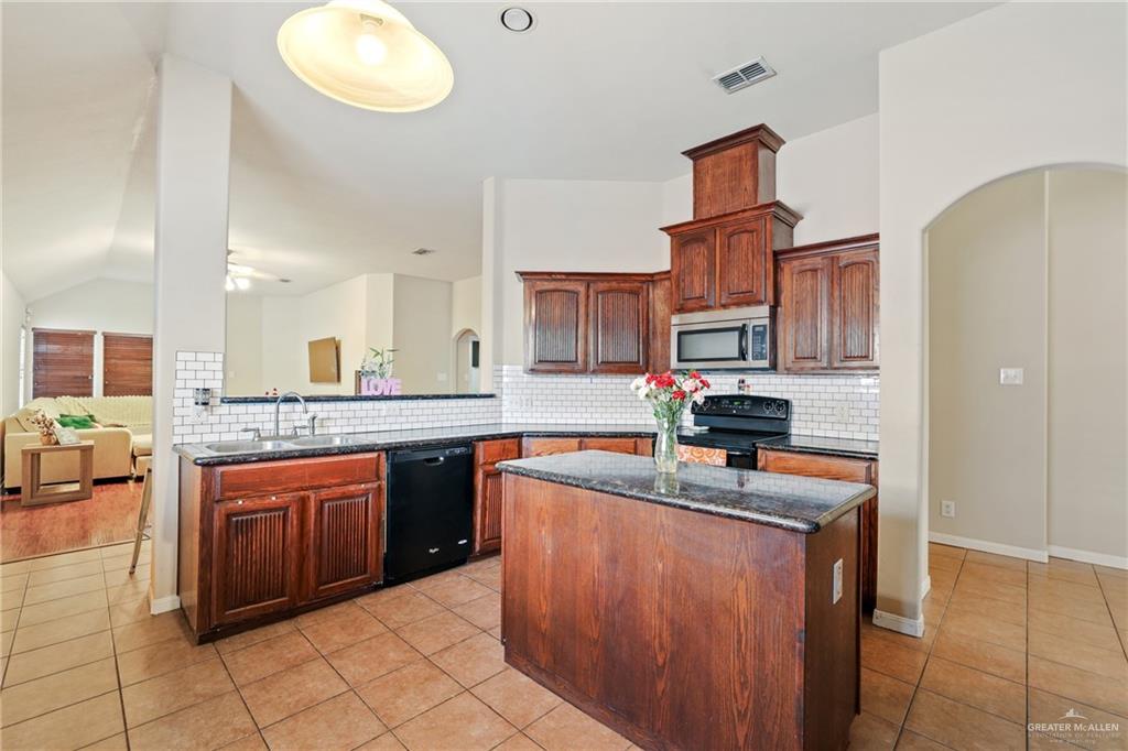 4102 Blue Jay Drive, Mission, Texas image 4
