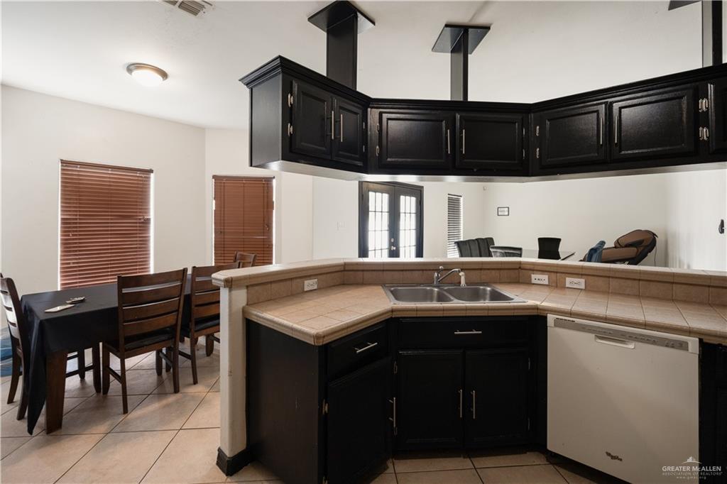 2401 Wisteria Avenue, McAllen, Texas image 9