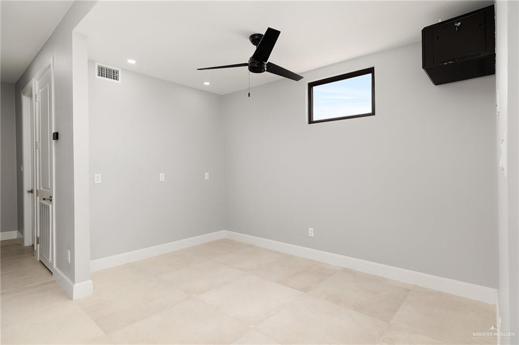 6710 N 11th Lane, McAllen, Texas image 8