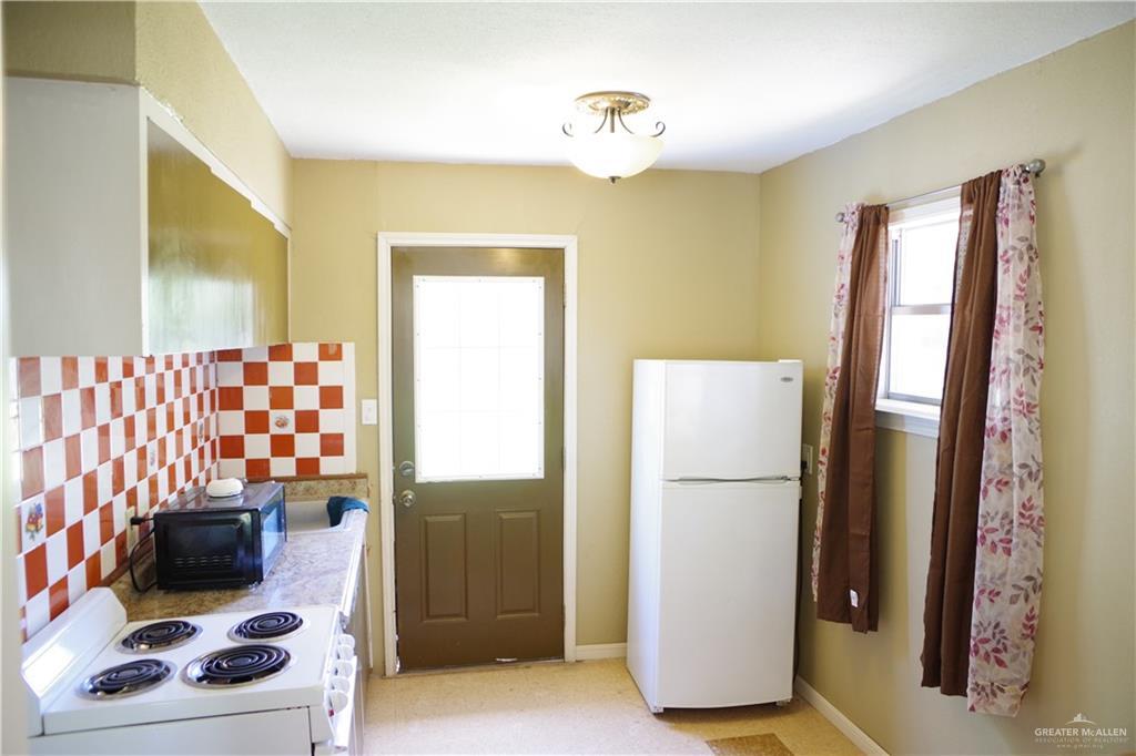 110 James Drive, Mercedes, Texas image 3