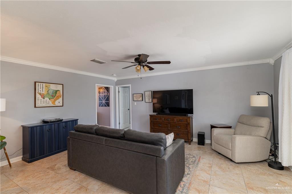 18 Shoreline Drive, Brownsville, Texas image 4