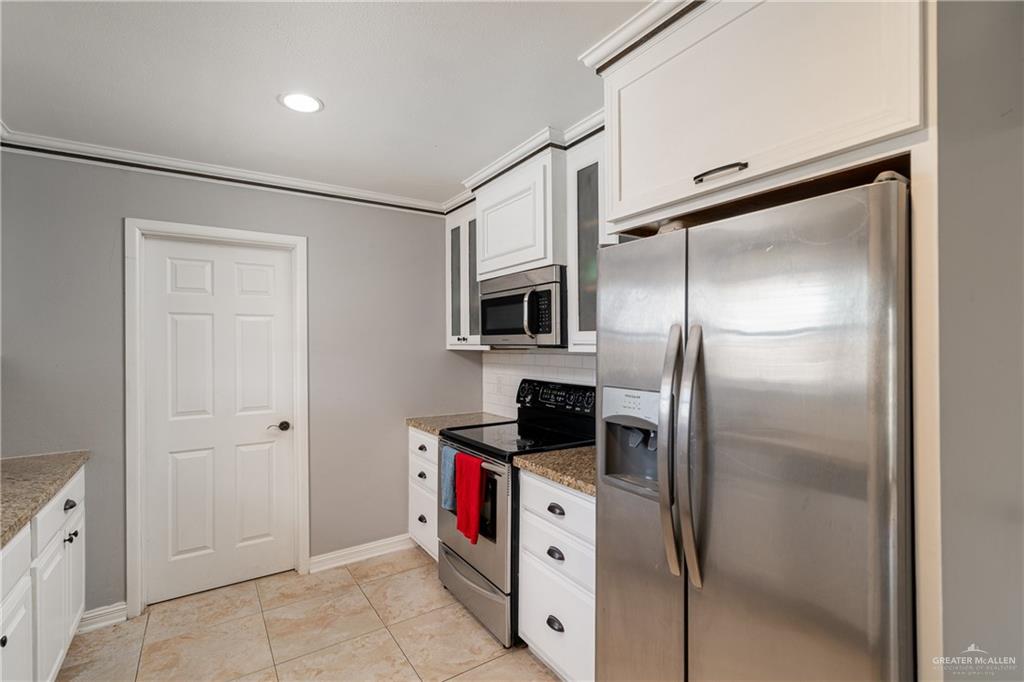 18 Shoreline Drive, Brownsville, Texas image 6