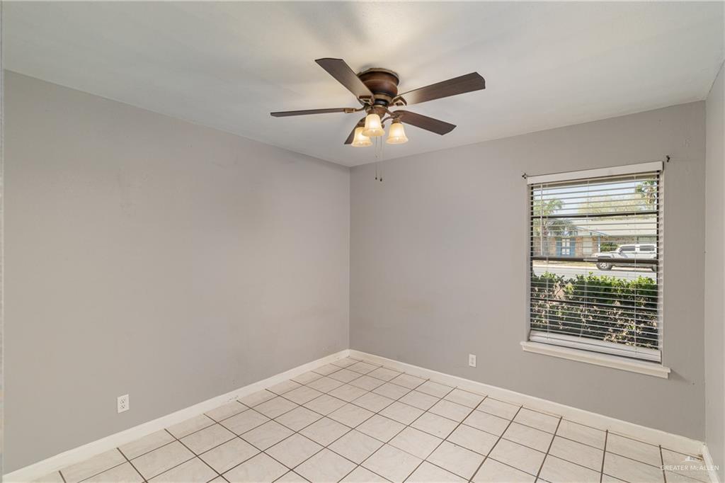 18 Shoreline Drive, Brownsville, Texas image 8