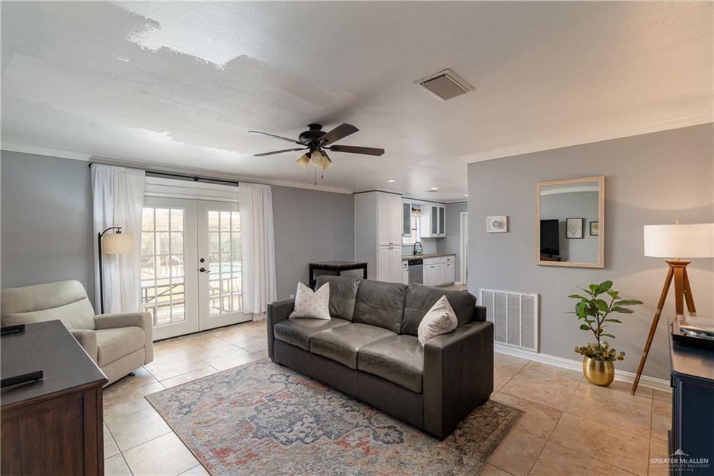 18 Shoreline Drive, Brownsville, Texas image 3