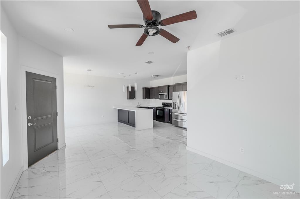 421 3 1/2 Street, La Joya, Texas image 3