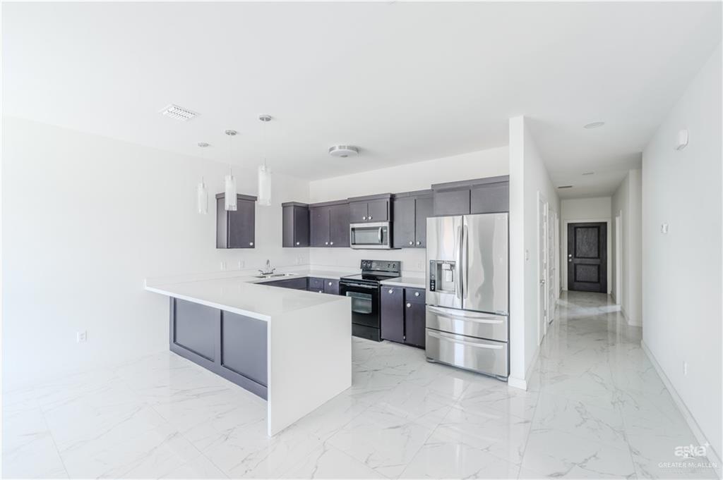 421 3 1/2 Street, La Joya, Texas image 4