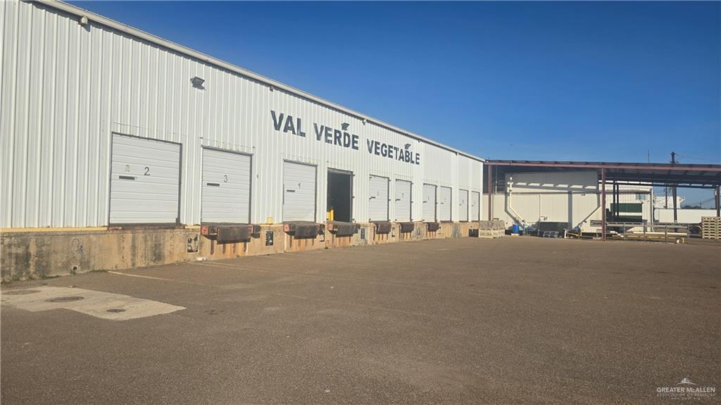 2200 & 2100 Trophy Drive