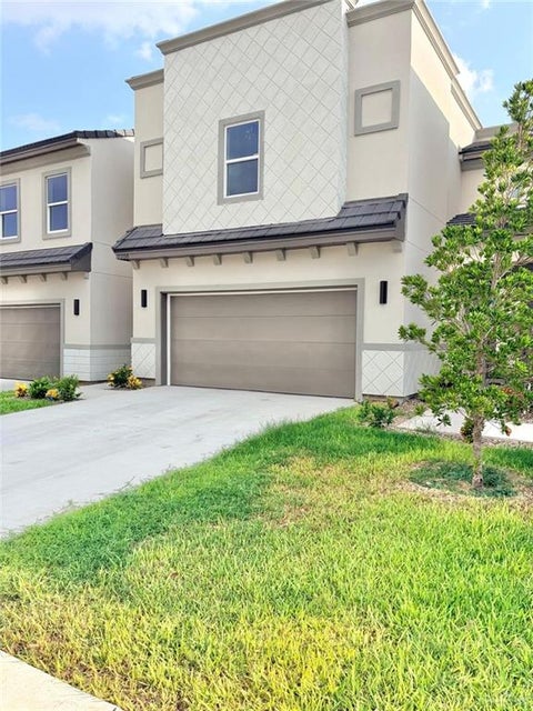 Townhouse For Rent - 2208 Corales Street<br/> Mission, TX 78572