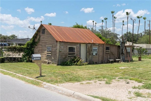 115 E GORE AVE, PHARR, TX 78577 - Image b499f542b09f9fb677a5d44d679d0ddf/1668068182