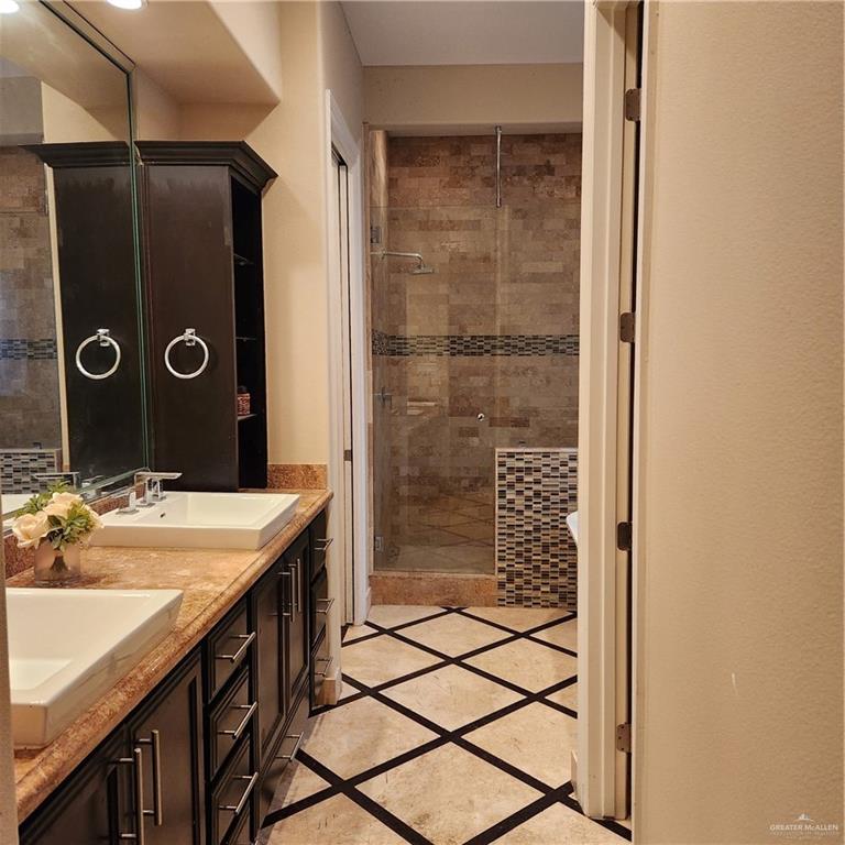 3305 Crystal Falls Avenue, Edinburg, Texas image 8