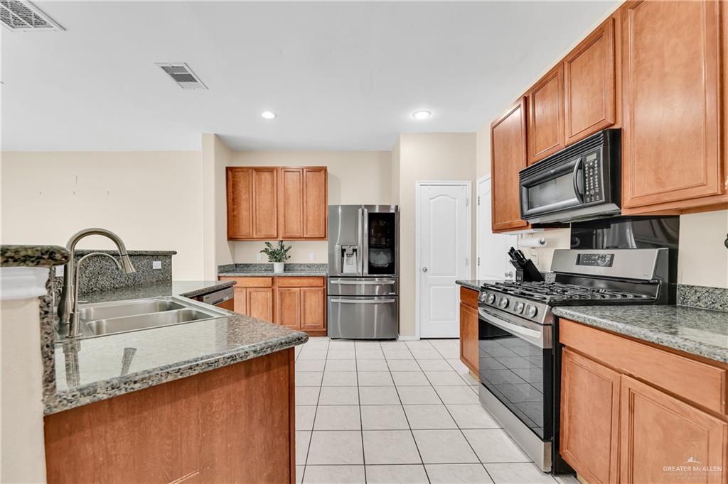 3613 Los Lagos Drive, Edinburg, Texas image 5