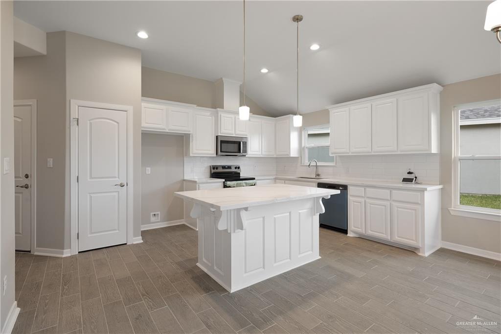 8438 N 34th Lane, McAllen, Texas image 4
