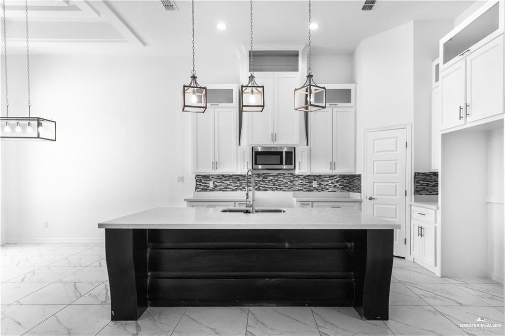 608 La Laguna Road, Mission, Texas image 4