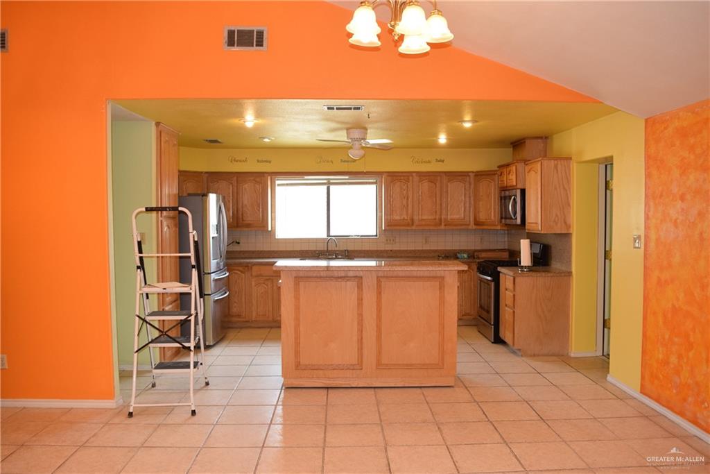912 Citrus Drive, Alamo, Texas image 4