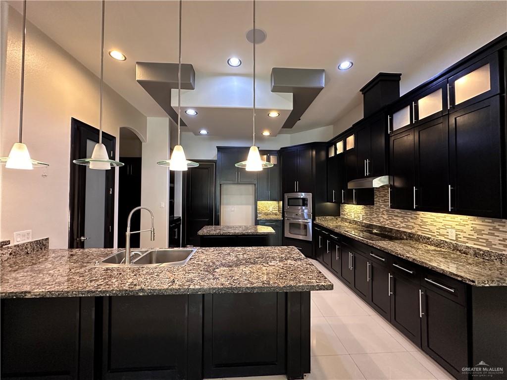 2505 Grand Canal Drive, Mission, Texas image 7