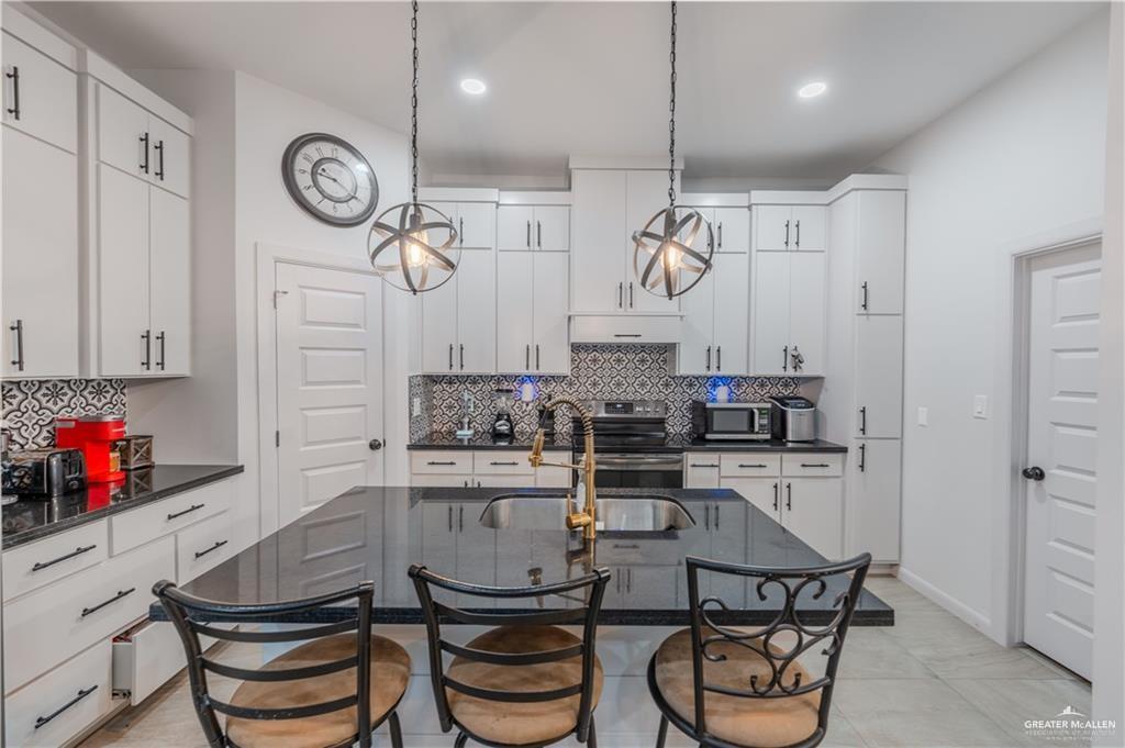526 Country Club Drive, Alamo, Texas image 6