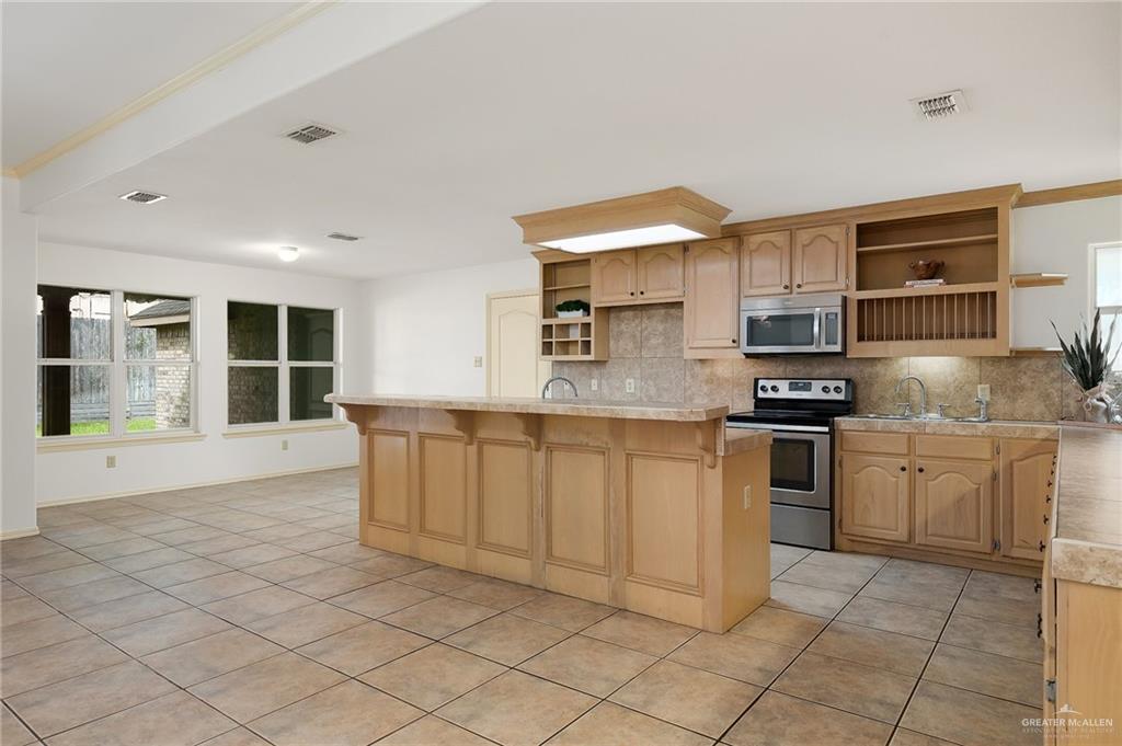 313 Royal Street, Edinburg, Texas image 7