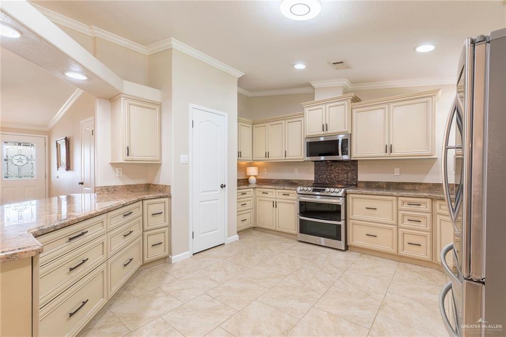 3009 Benjamin Avenue, Mercedes, Texas image 13