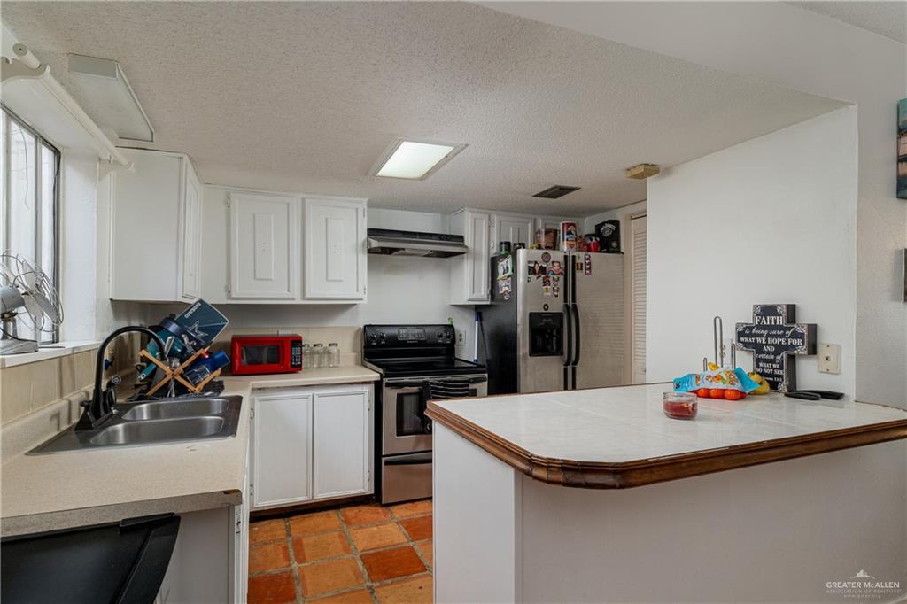 2402 N Ed Carey Drive, Harlingen, Texas image 3