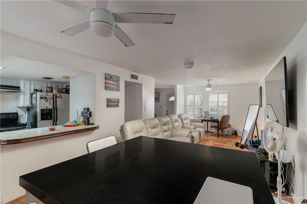 2402 N Ed Carey Drive, Harlingen, Texas image 2