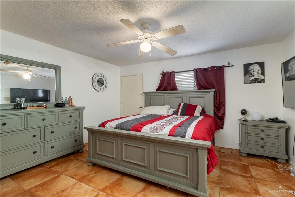 2402 N Ed Carey Drive, Harlingen, Texas image 8