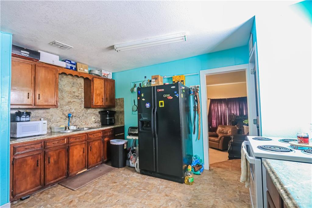 1134 S Browne Avenue, Brownsville, Texas image 11