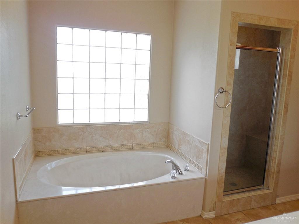 Edinburg, Texas 78541, United States, 4 Bedrooms Bedrooms, ,3 BathroomsBathrooms,Residential,Pending,65787