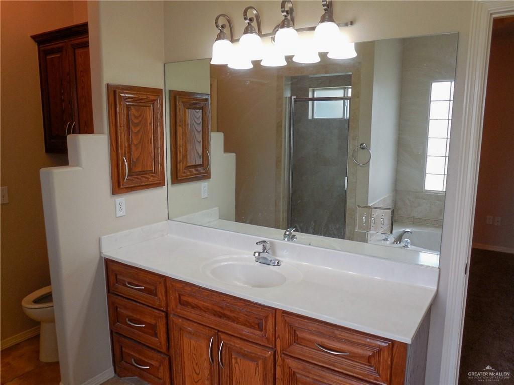 Edinburg, Texas 78541, United States, 4 Bedrooms Bedrooms, ,3 BathroomsBathrooms,Residential,Pending,65787