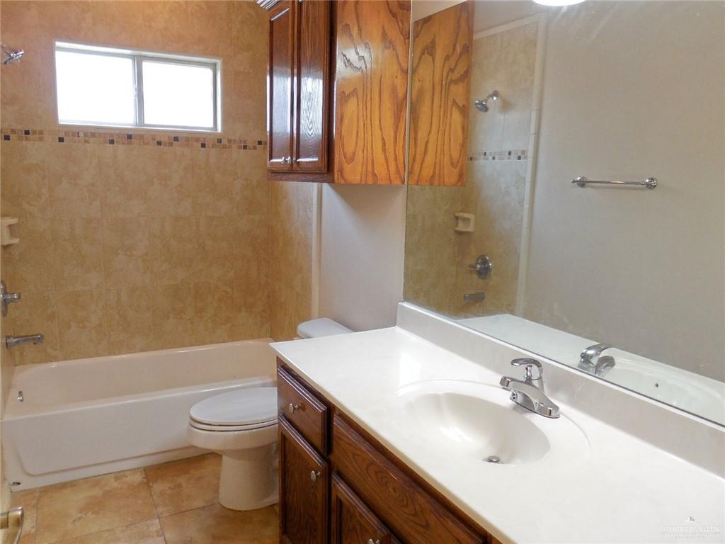 Edinburg, Texas 78541, United States, 4 Bedrooms Bedrooms, ,3 BathroomsBathrooms,Residential,Pending,65787