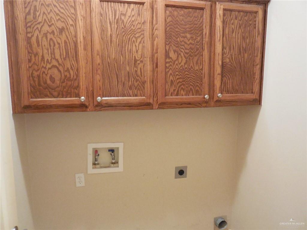 Edinburg, Texas 78541, United States, 4 Bedrooms Bedrooms, ,3 BathroomsBathrooms,Residential,Pending,65787