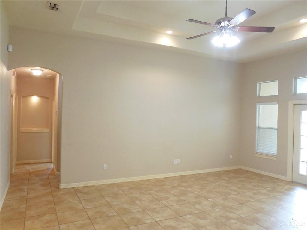 Edinburg, Texas 78541, United States, 4 Bedrooms Bedrooms, ,3 BathroomsBathrooms,Residential,Pending,65787